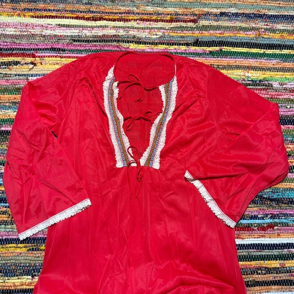 Vintage 70s Red Maxi Lounge Dress – Lace Trim Boho Peasant Style (Size M USA) - Picture 9 of 11